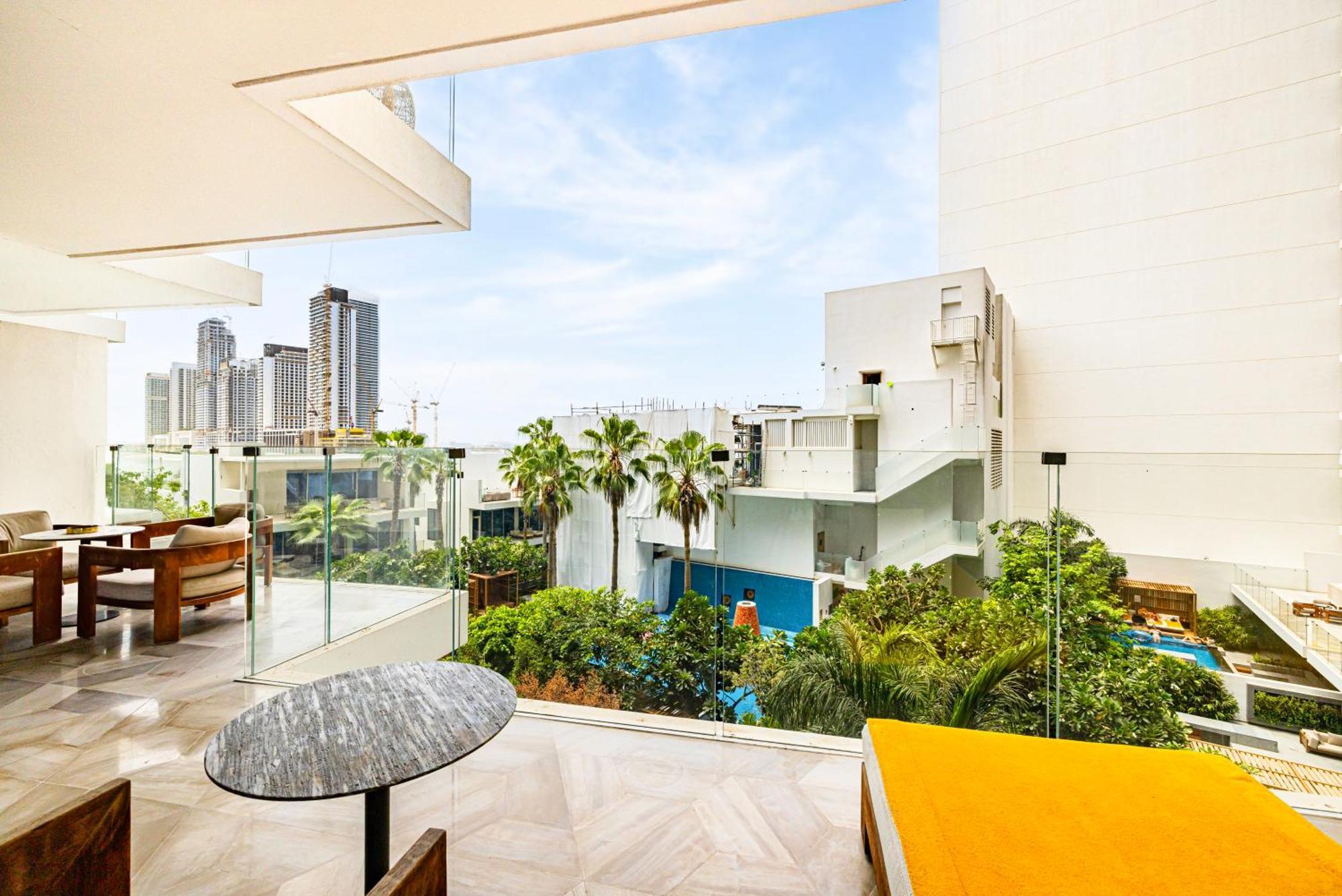 Daniels Five Palm 2br With Garden View