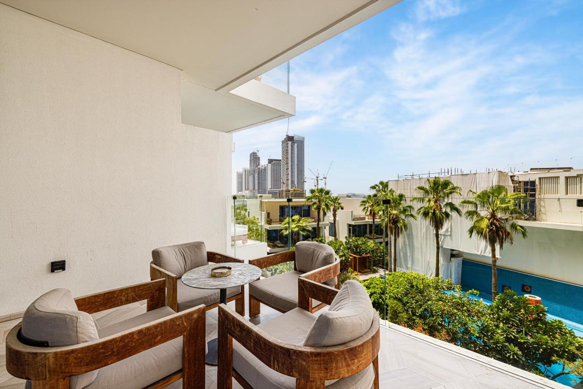 Daniels Five Palm 2br With Garden View Dubai
